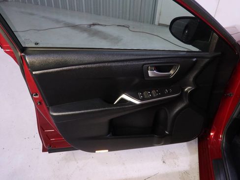 Used 2017 Toyota Camry SE image 31