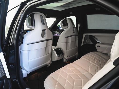 Used 2024 BMW i7 M70 w/ Executive Package image 32