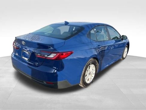 Used 2025 Toyota Camry LE image 7