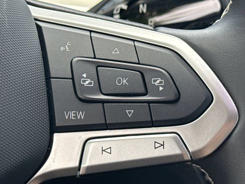 Certified 2025 Volkswagen Tiguan SE AWD/4WD image 33