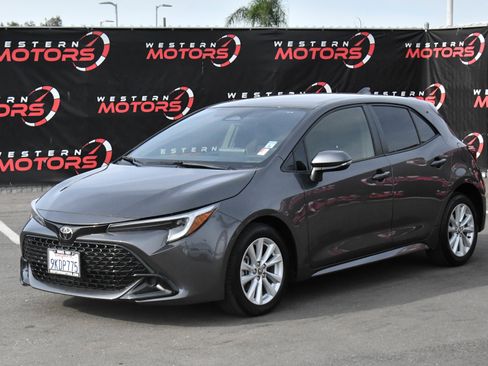 Used 2024 Toyota Corolla SE w/ SE Package FWD image 3