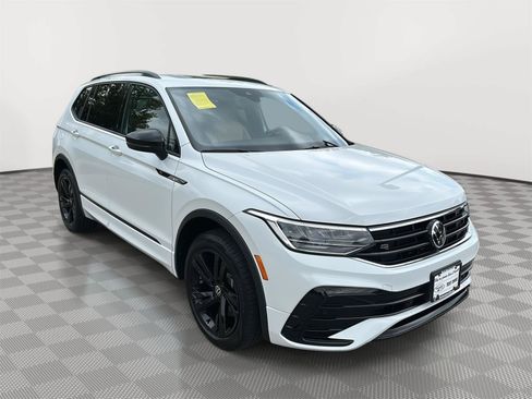 Used 2024 Volkswagen Tiguan SE R-Line AWD/4WD image 3