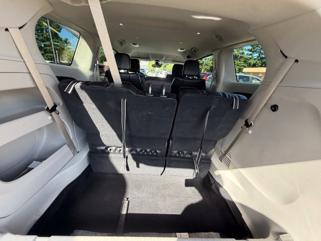 Used 2023 Chrysler Pacifica Touring-L FWD image 17