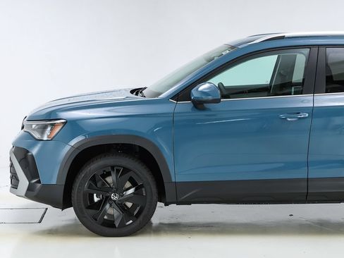 New 2026 Volkswagen Taos SE FWD image 39