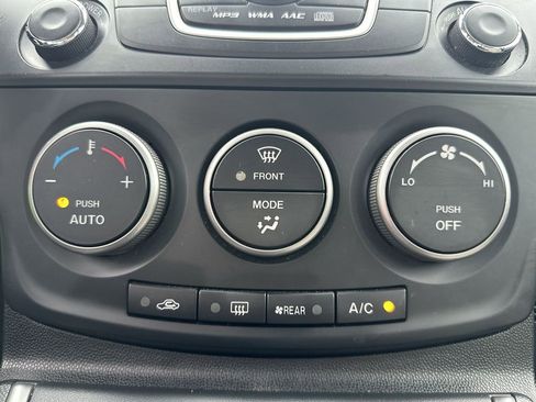 Used 2013 MAZDA MAZDA5 Sport image 16