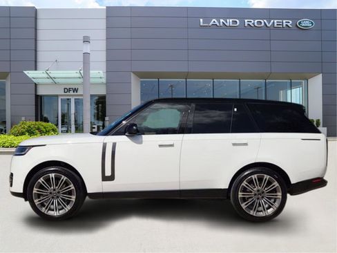 Used 2025 Land Rover Range Rover SE image 3