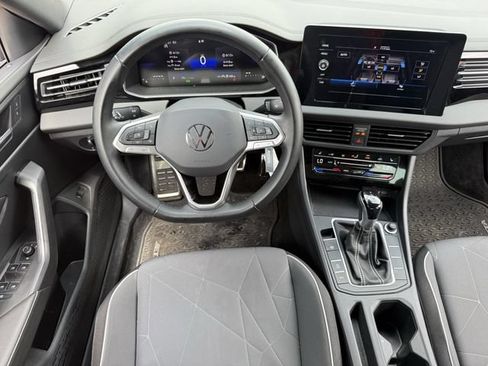 Used 2025 Volkswagen Jetta Sport FWD image 10