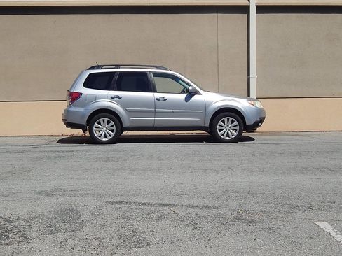 Used 2012 Subaru Forester 2.5X Limited image 2