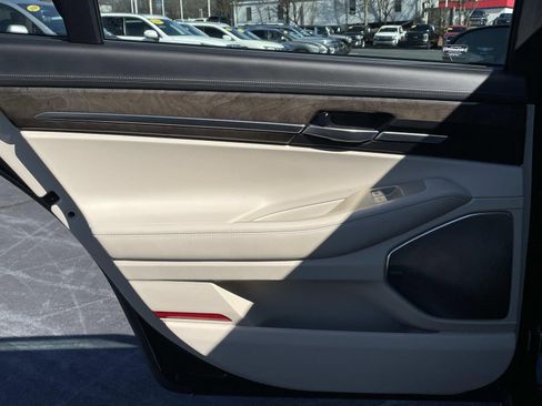 Used 2017 Genesis G90 3.3T Premium image 11