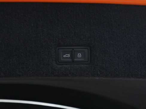 Used 2026 Lamborghini Urus SE AWD/4WD image 36