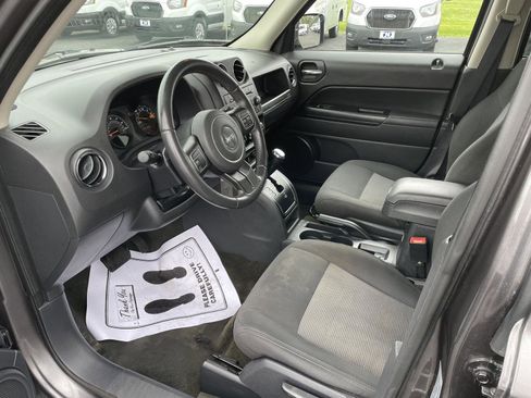 Used 2017 Jeep Patriot Latitude AWD/4WD image 9