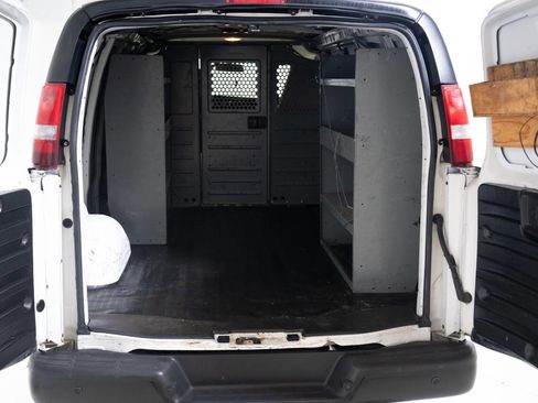 Used 2017 Chevrolet Express 2500 image 24