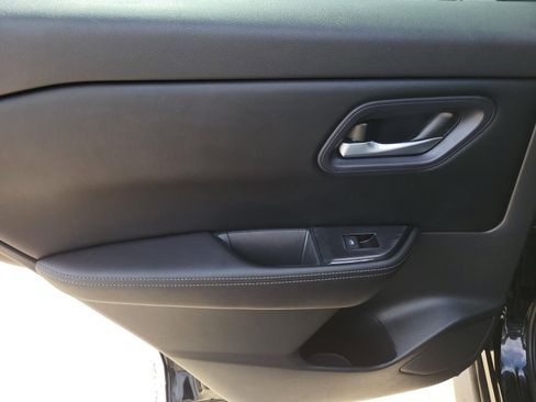 Used 2024 Nissan Rogue SV AWD/4WD image 15