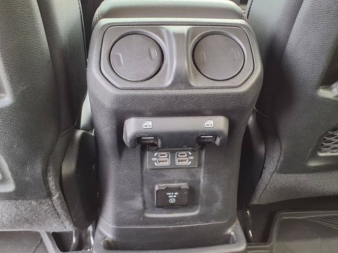 Used 2023 Jeep Wrangler Unlimited Rubicon w/ LED Lighting Group AWD/4WD image 17