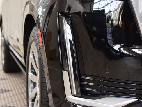 Used 2024 Cadillac Escalade ESV Premium Luxury Platinum AWD/4WD image 11