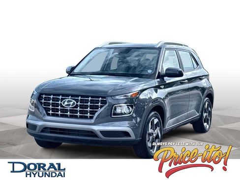 Used 2025 Hyundai Venue SEL FWD image 1