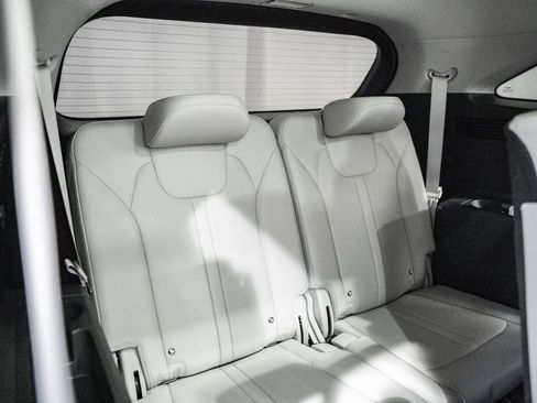 Used 2025 Kia Sorento S w/ Panoramic Sunroof Package image 37