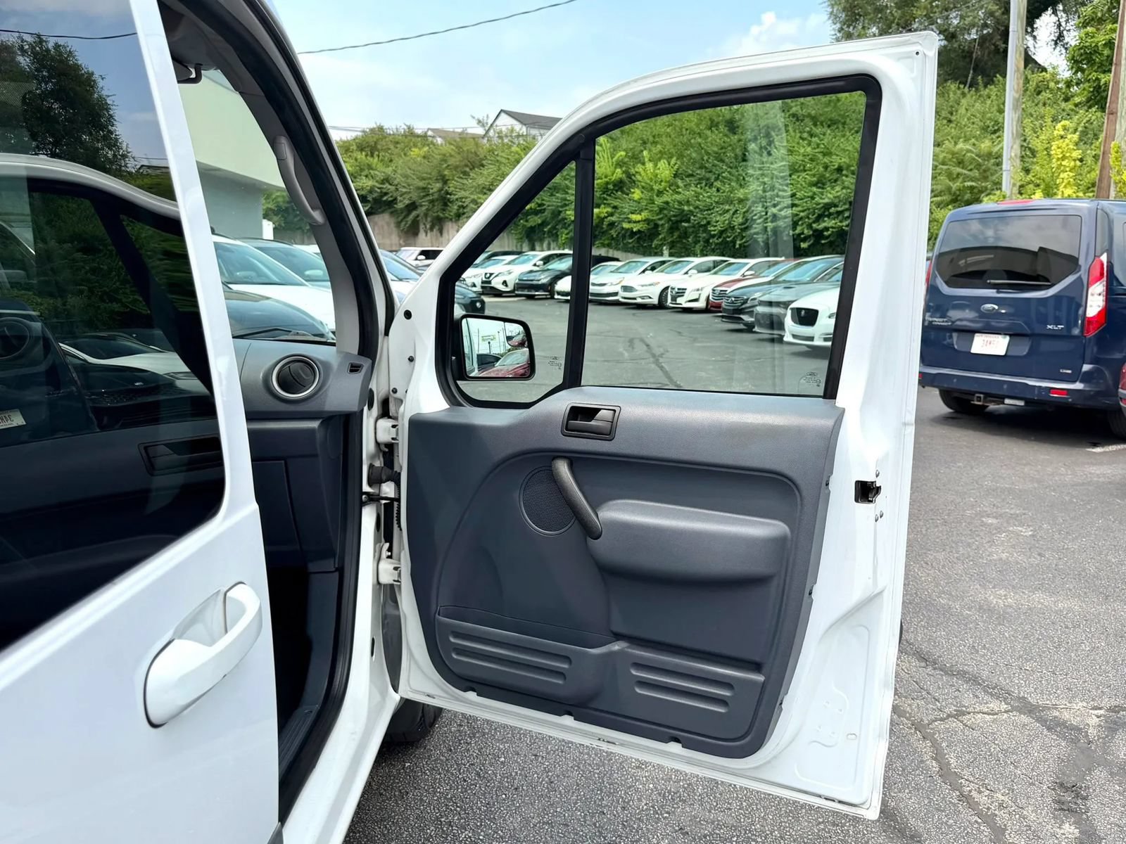Used 2011 Ford Transit Connect XLT Premium FWD image 17