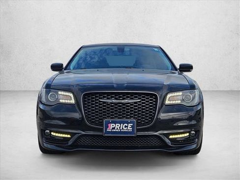 Used 2022 Chrysler 300 Touring L image 2