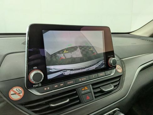 Used 2024 Nissan Altima 2.5 SV FWD image 6