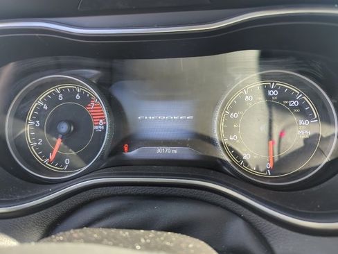 Used 2022 Jeep Cherokee Latitude Lux w/ Sun & Sound Group image 10