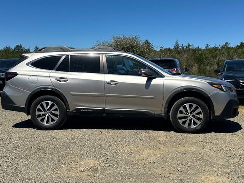 Used 2020 Subaru Outback Premium w/ Popular Package #1 AWD/4WD image 4