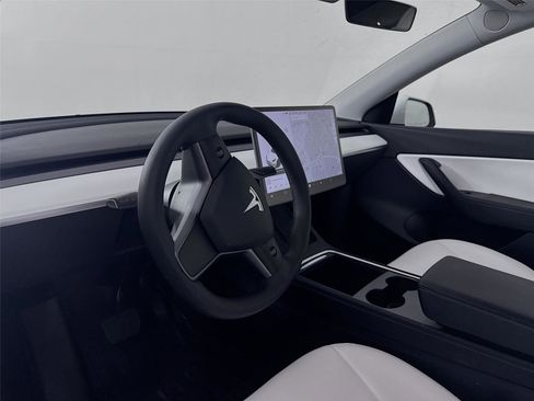 Used 2021 Tesla Model Y Long Range image 15