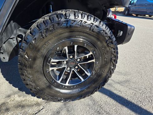 Used 2023 Jeep Wrangler Unlimited Rubicon image 32