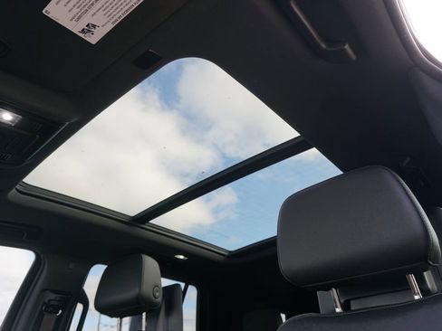 Used 2022 Chevrolet Tahoe Z71 w/ Z71 Off-Road Package image 21