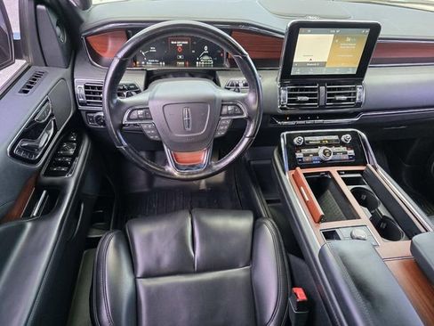 Used 2021 Lincoln Navigator 2WD image 6