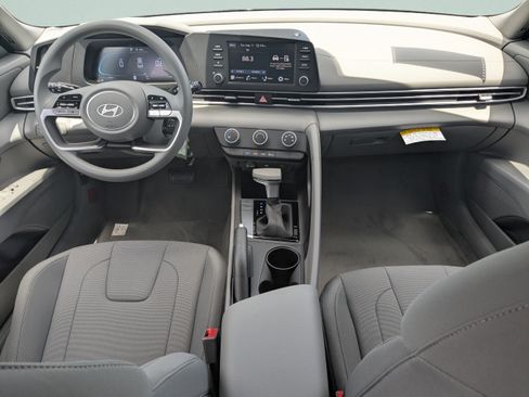 New 2026 Hyundai Elantra SE FWD image 13