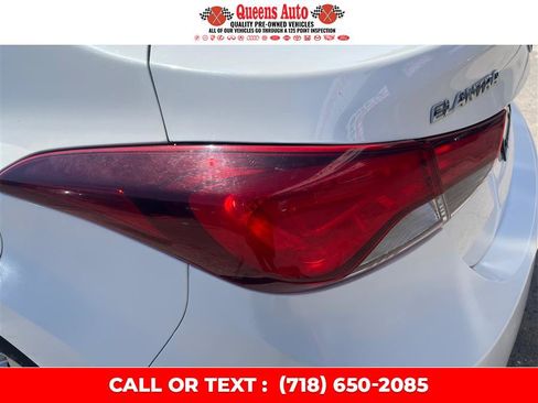 Used 2014 Hyundai Elantra SE FWD image 32