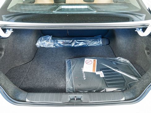 Used 2025 Nissan Sentra SV w/ SV Premium Package image 10