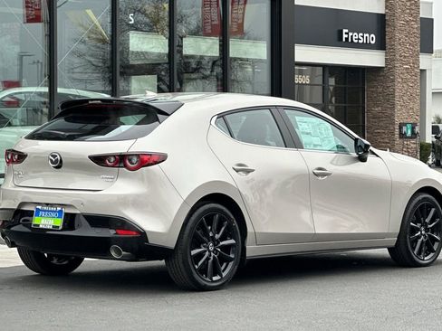 New 2025 MAZDA MAZDA3 Hatchback w/Premium Plus Pkg image 5