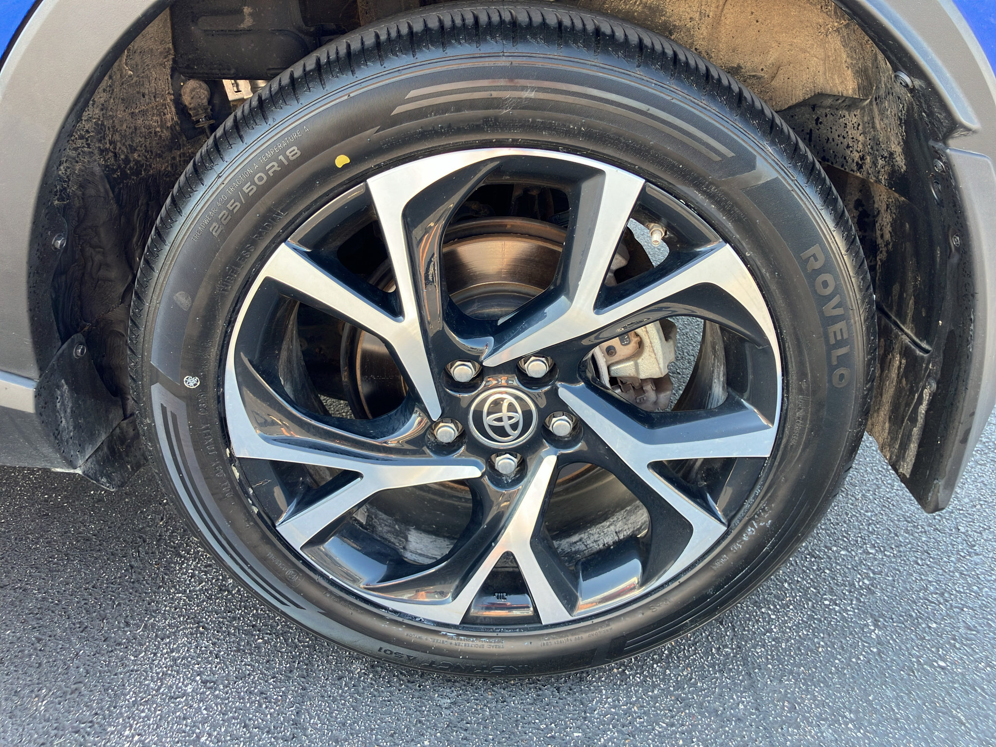 Used 2021 Toyota C-HR XLE FWD image 12