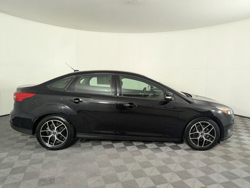 Used 2017 Ford Focus SE image 4