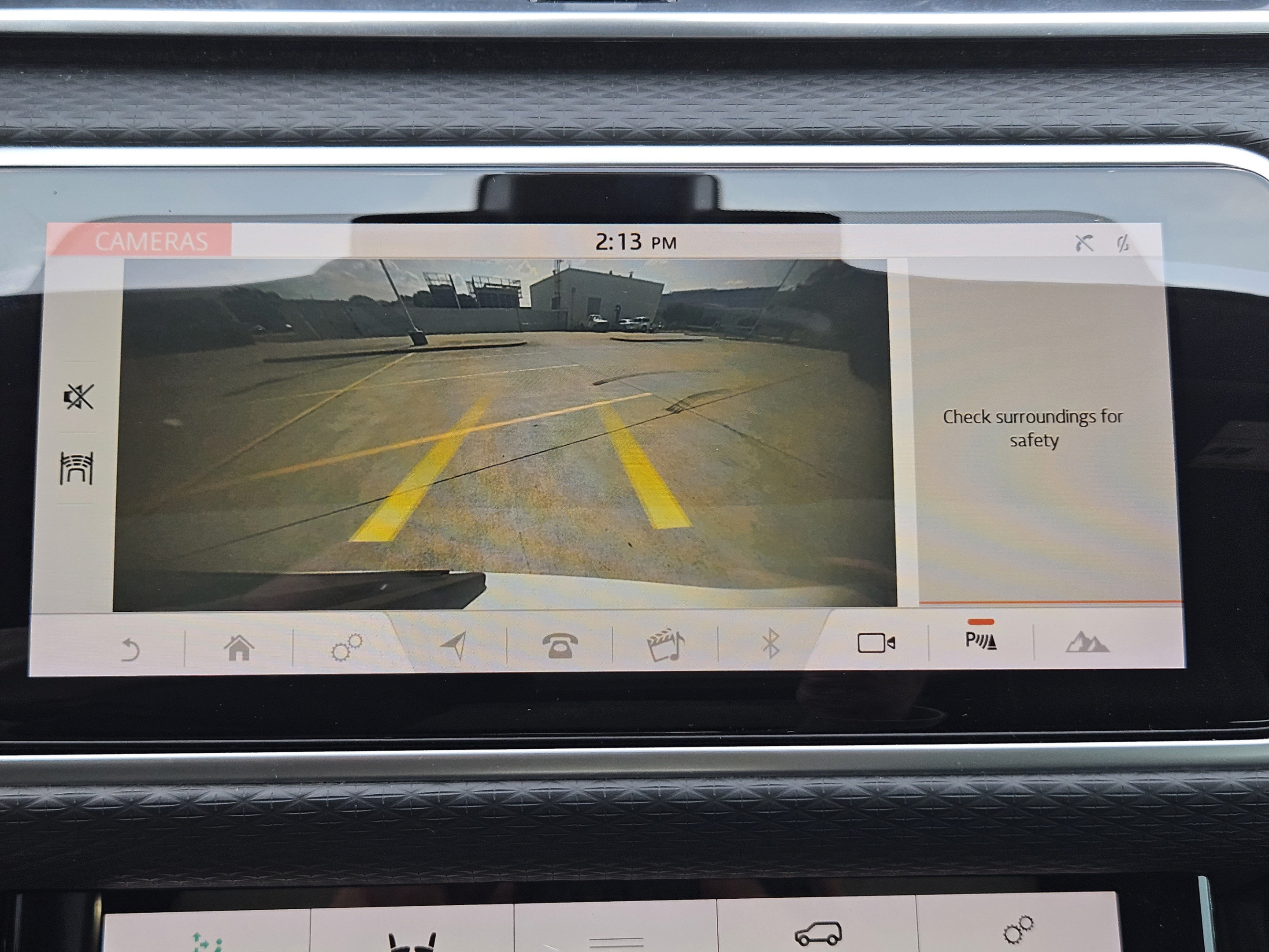Used 2018 Land Rover Range Rover Velar R-Dynamic SE AWD/4WD image 10