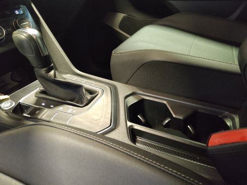 Used 2020 Volkswagen Tiguan SE image 26