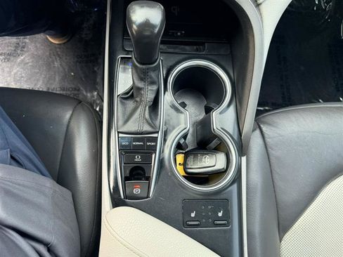 Used 2020 Toyota Camry XLE FWD image 38