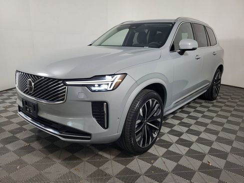 Used 2025 Volvo XC90 B6 Plus image 4