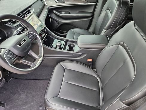 New 2025 Jeep Grand Cherokee Limited image 13