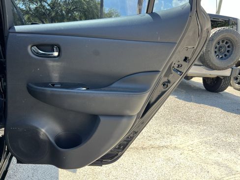 Used 2015 Nissan Leaf SL w/ Premium Package image 22