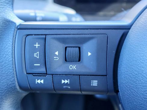 Used 2025 Nissan Kicks SV w/ Charging Package image 12