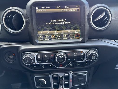Used 2018 Jeep Wrangler Unlimited Sahara w/ Dual Top Group AWD/4WD image 11