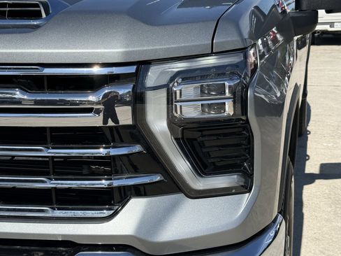 Used 2024 Chevrolet Silverado 2500 LTZ w/ LTZ Convenience Package image 11