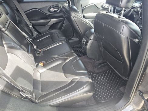 Used 2019 Jeep Cherokee Latitude Plus w/ Comfort/Convenience Group AWD/4WD image 5