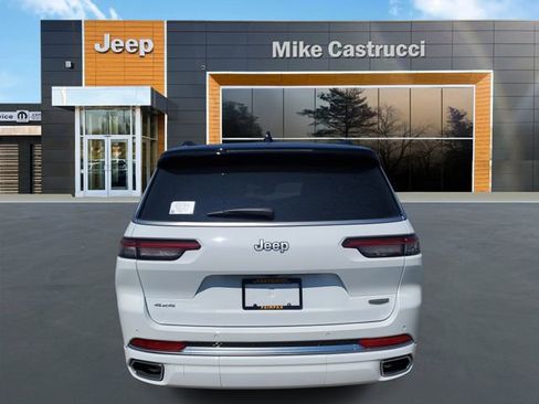 New 2025 Jeep Grand Cherokee L Summit w/ Luxury Tech Group V image 4