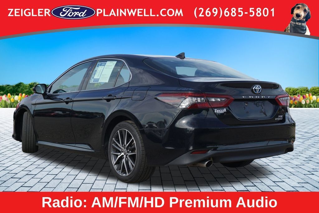 Used 2022 Toyota Camry XLE w/ Navigation Upgrade Package FWD image 3