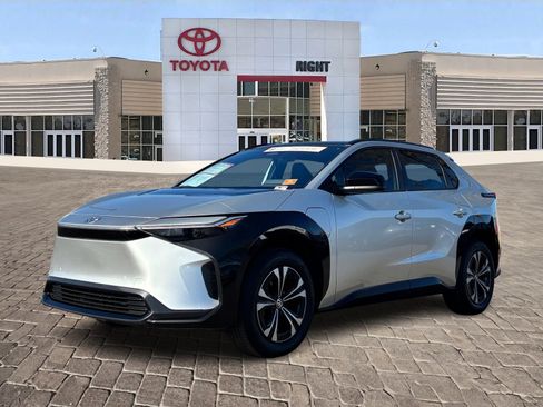 Used 2025 Toyota bZ4X XLE image 2