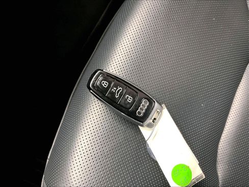 Used 2020 Audi Q8 Premium Plus w/ Premium Plus Package image 12